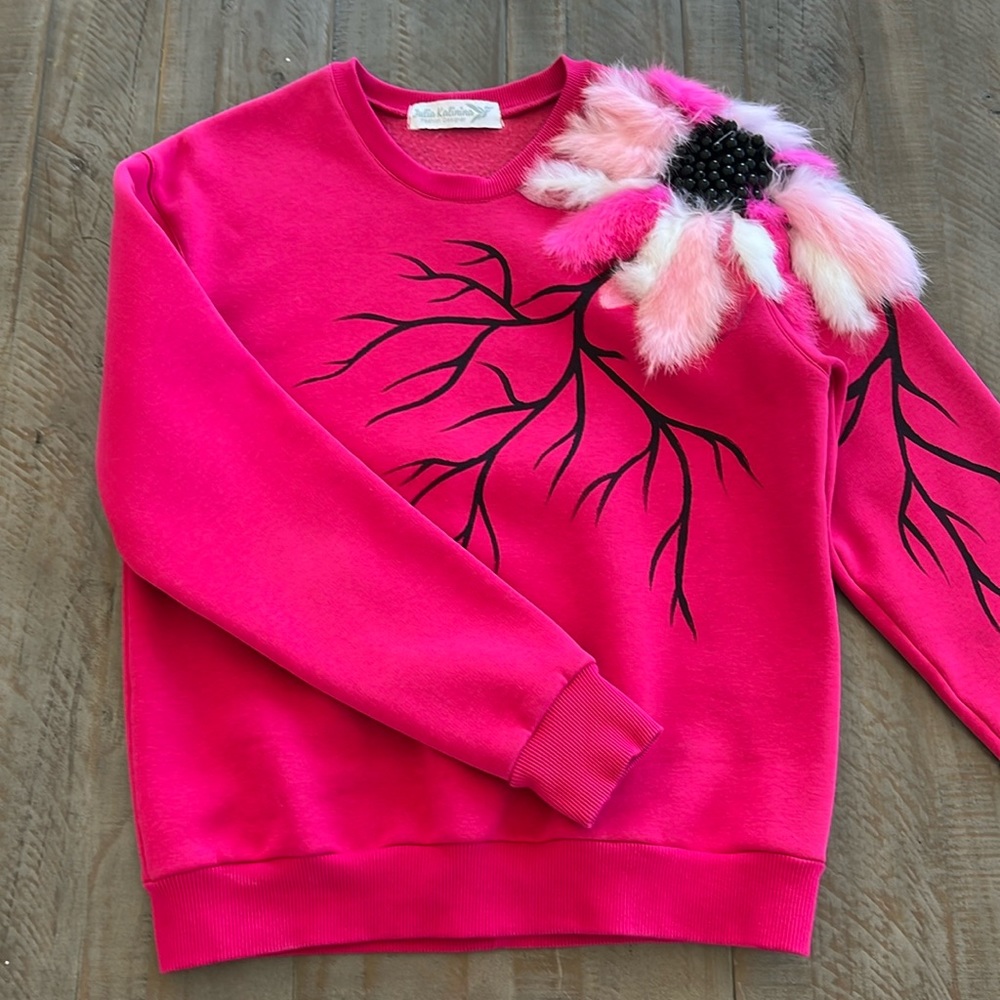 The only one beautiful and stylish sweatshirt, Small